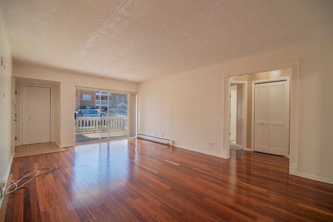 Foto del edificio - 6551 W School St