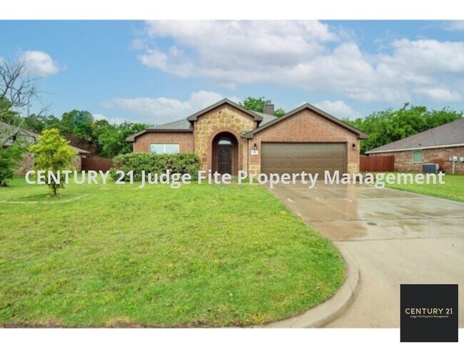 Building Photo - Beautiful 3/2/2 in Stephenville for Rent!