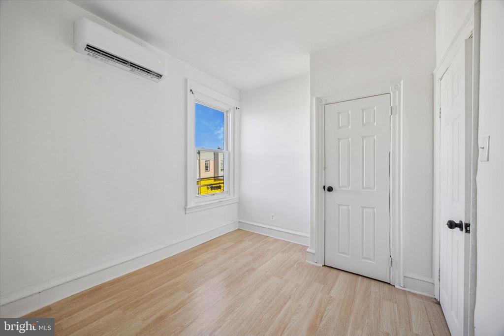 Foto principal - 5759 Pine St