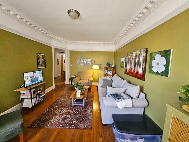 Photo - 817 W Belle Plaine Ave Apartment