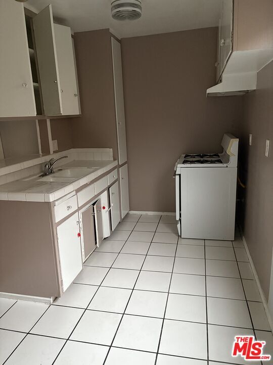 Foto del edificio - 961 S Kenmore Ave