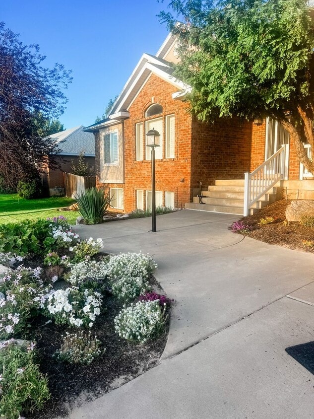 Primary Photo - Lovely Home Located In Roy Utah