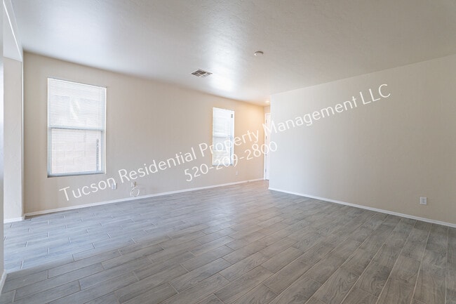 Foto del edificio - 4923 E Chickweed Dr