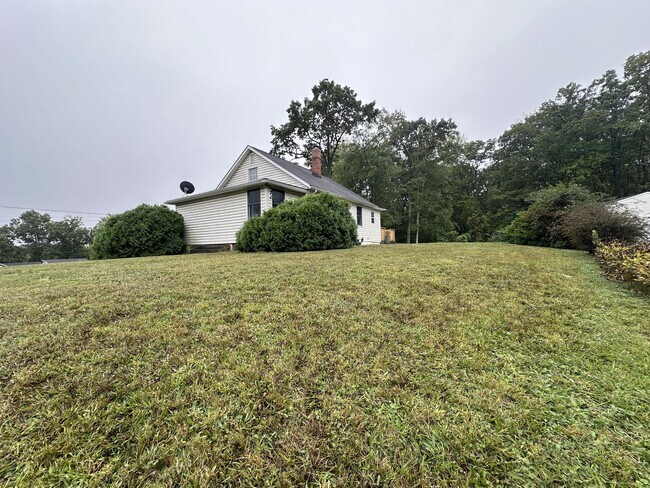 Foto del edificio - Spacious Two-Bedroom House In Harford County