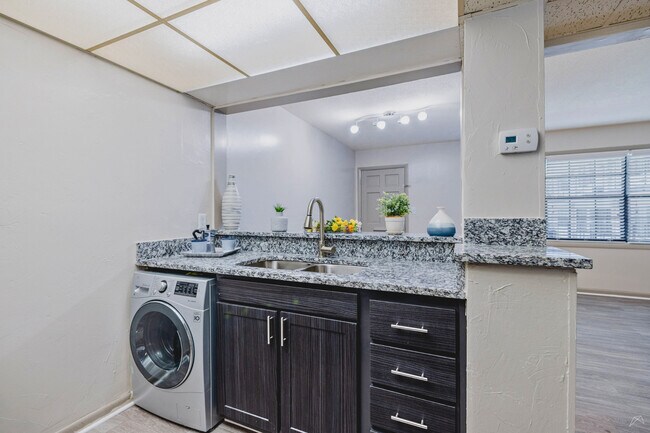 Combinación de lavadora y secadora integrada en cada unidad - Selwyn Flats