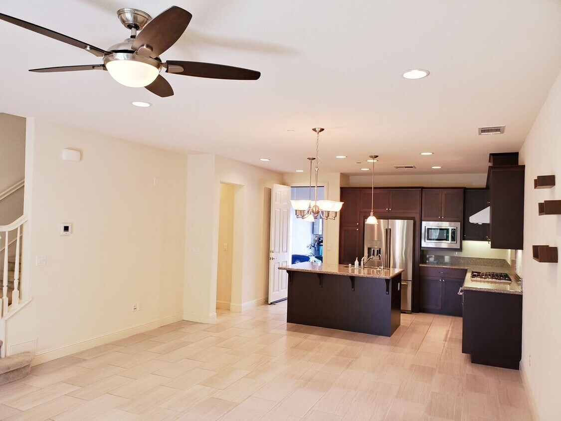 Foto principal - Impressive Two-Story, Townhome in Cantera ...