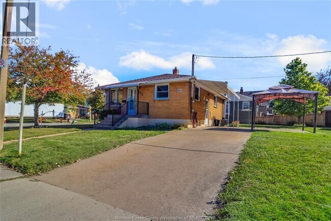 Building Photo - 615 Giles Blvd W