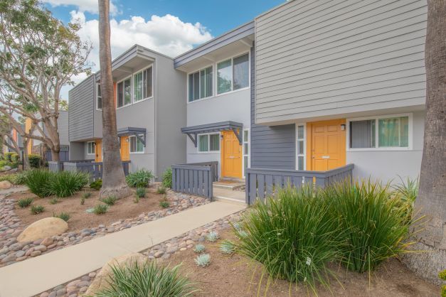 Building Photo - Loma Palisades