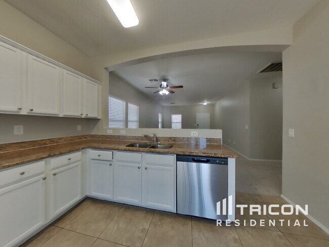 Foto del edificio - 9725 W Florence Ave