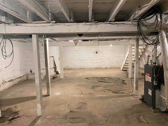 Building Photo - 232 Ione Ave NE
