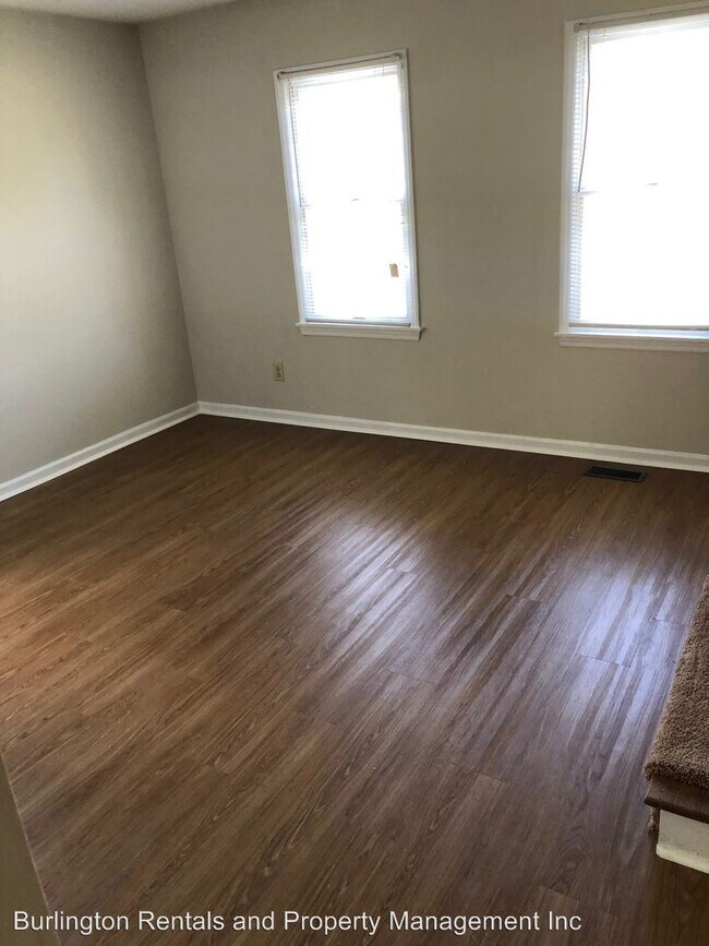 Building Photo - 2 br, 1.5 bath House - 2430 Moran Street