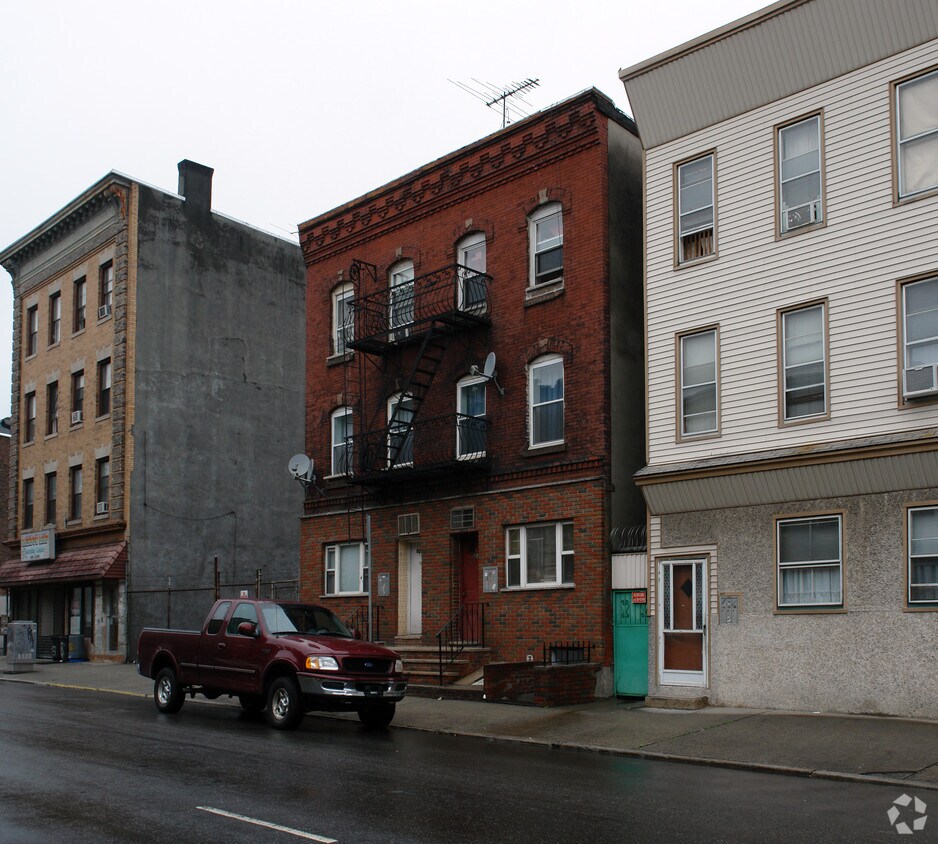 Building Photo - 521-523 Market St