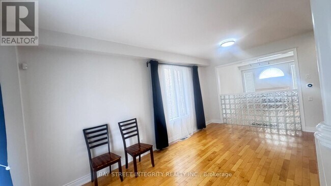 Photo du bâtiment - 3364 Hayhurst Crescent