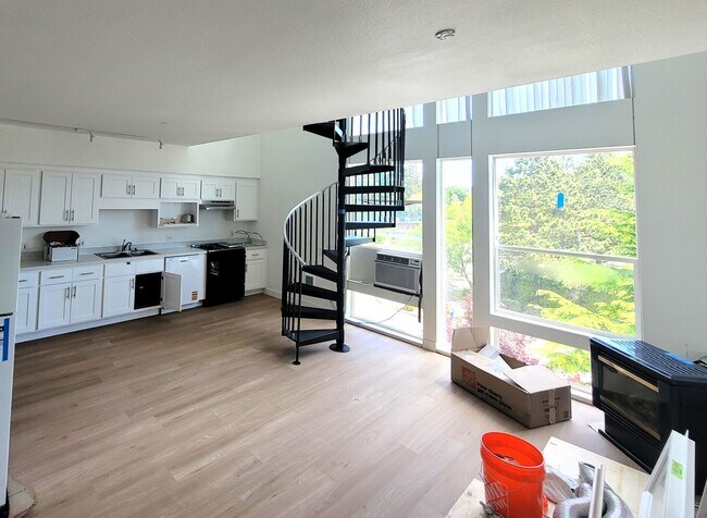 Foto del edificio - Updated Two Bedroom, Walk to Waterfront