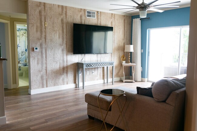 Building Photo - 1312 Tuscany Way