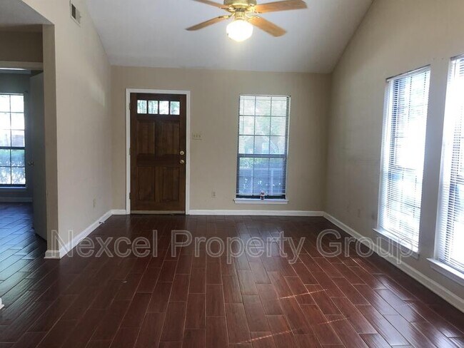 Building Photo - 6813 Maury Dr