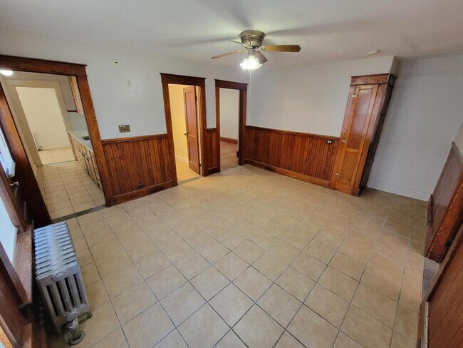 Building Photo - 155 Beech St #1F