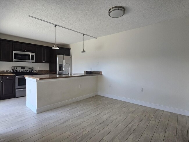 Foto del edificio - 824 Blue Ridge Cir