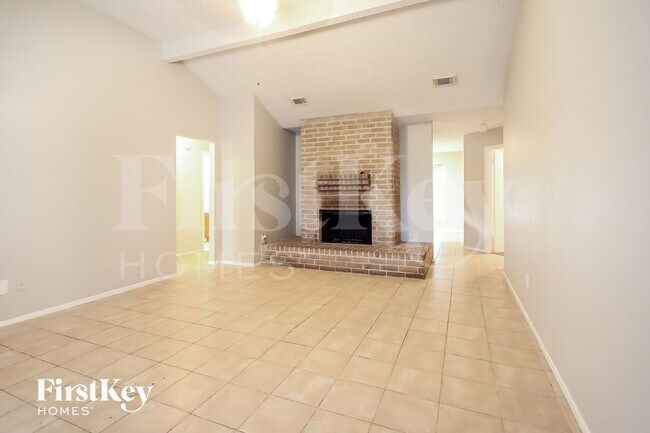 Building Photo - 16239 La Terra Dr