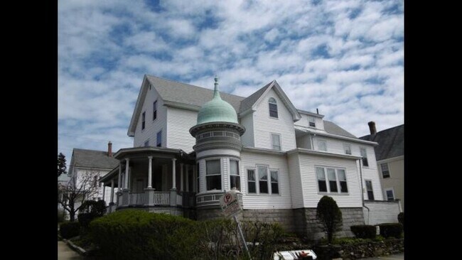 Building Photo - 497 Hanover St