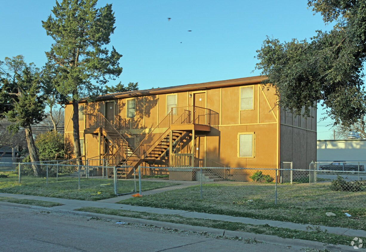 Building Photo - Squirrel Place