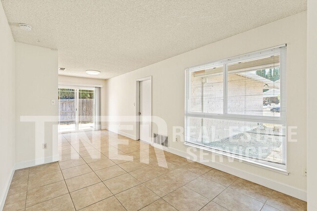 Foto del edificio - 9586 Meadowgreen Cir
