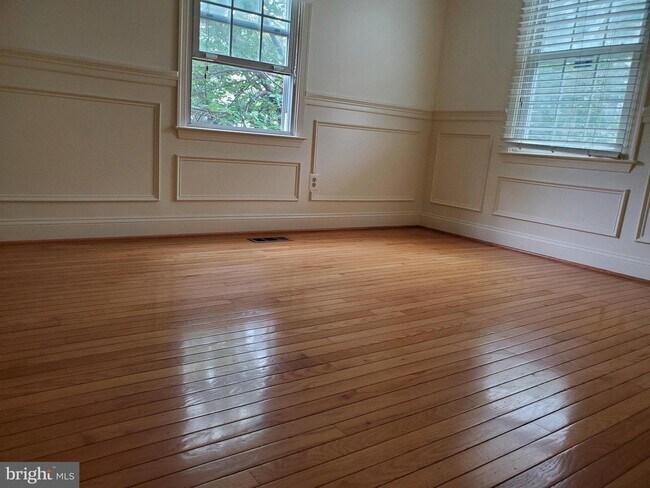 Building Photo - 1000 Salisbury Ct