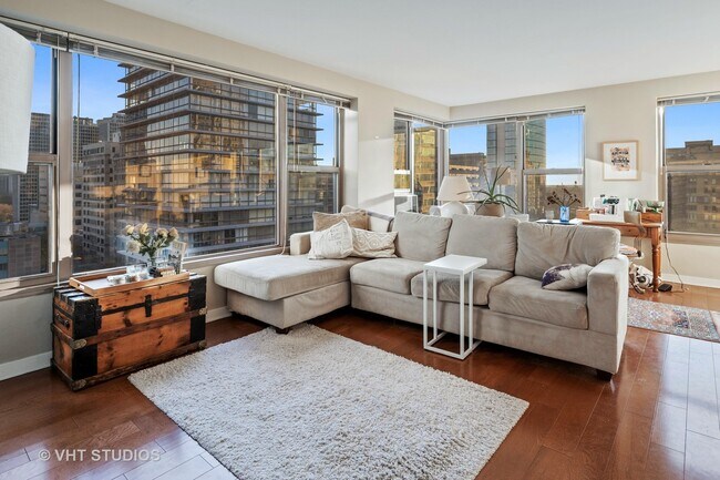 Foto del edificio - 2970 N Lake Shore Dr