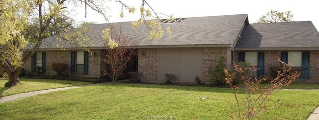 Building Photo - 1100 Deacon Dr