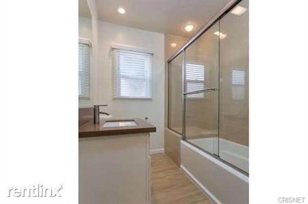 Foto del edificio - 17637 Calvert St