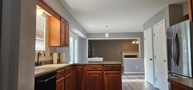 Foto del edificio - 6553 Clearview Lake Dr