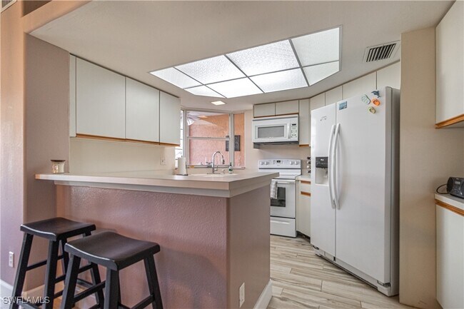 Foto del edificio - 13201 Oakmont Dr