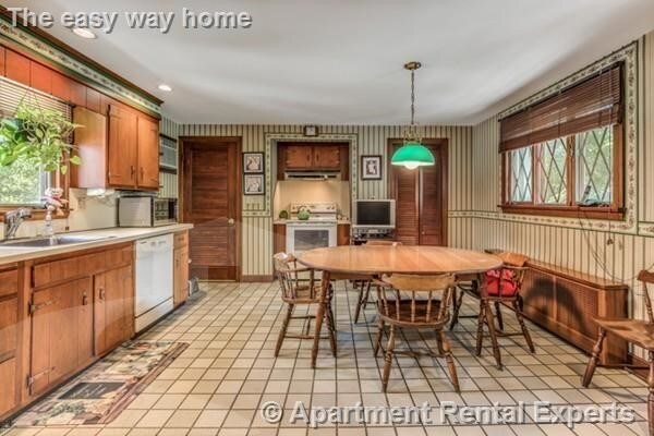 Building Photo - 4 bedroom in Medford MA 02155