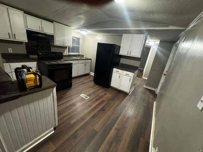 Foto del edificio - 4893 Madison Dr