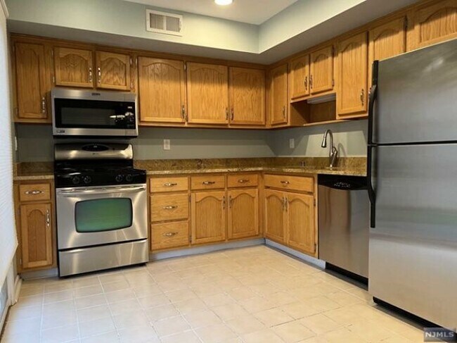 Foto del edificio - 7-14-14 Cross Meadows