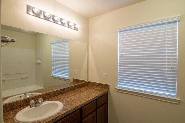 Building Photo - 12411 Gemma Ln