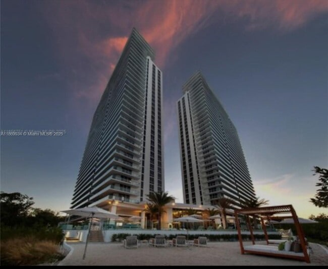 Building Photo - 16385 Biscayne Blvd