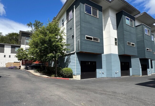 Foto del edificio - Beacon Hill Townhome