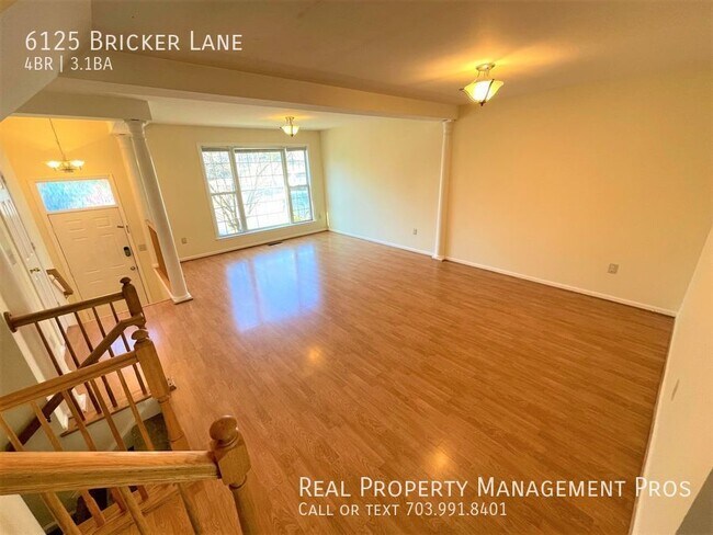 Building Photo - Price to go quickly and ready in the heart...
