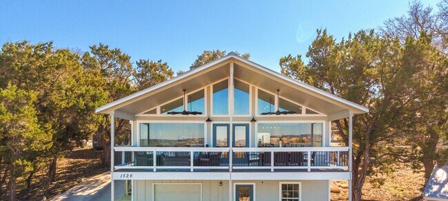 Foto del edificio - 1526 Lakeside Dr W