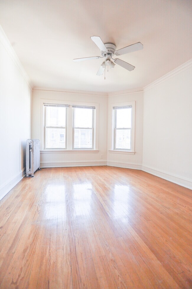 Foto del edificio - 4915 N Damen Ave