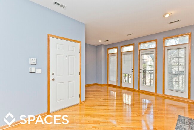 Foto del edificio - 2540 N Southport Ave