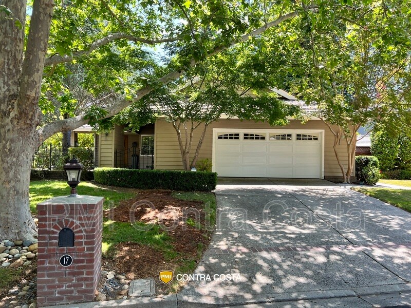 Foto principal - 17 Oakridge Ln