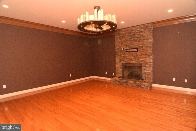 Building Photo - 13101 Riviera Terrace