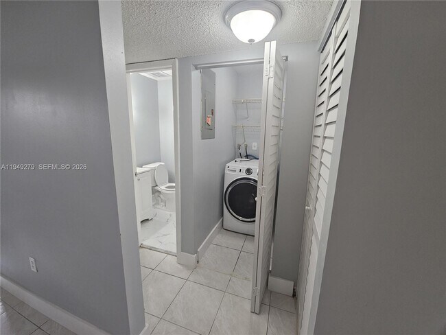 Building Photo - 5914 SW 133rd Pl