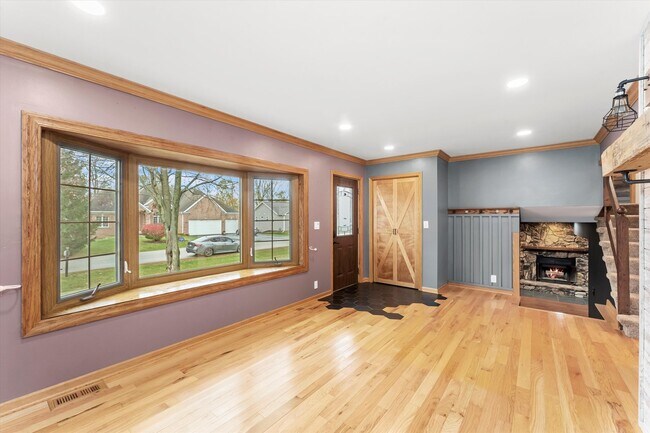 Building Photo - 1820 Lakeview St