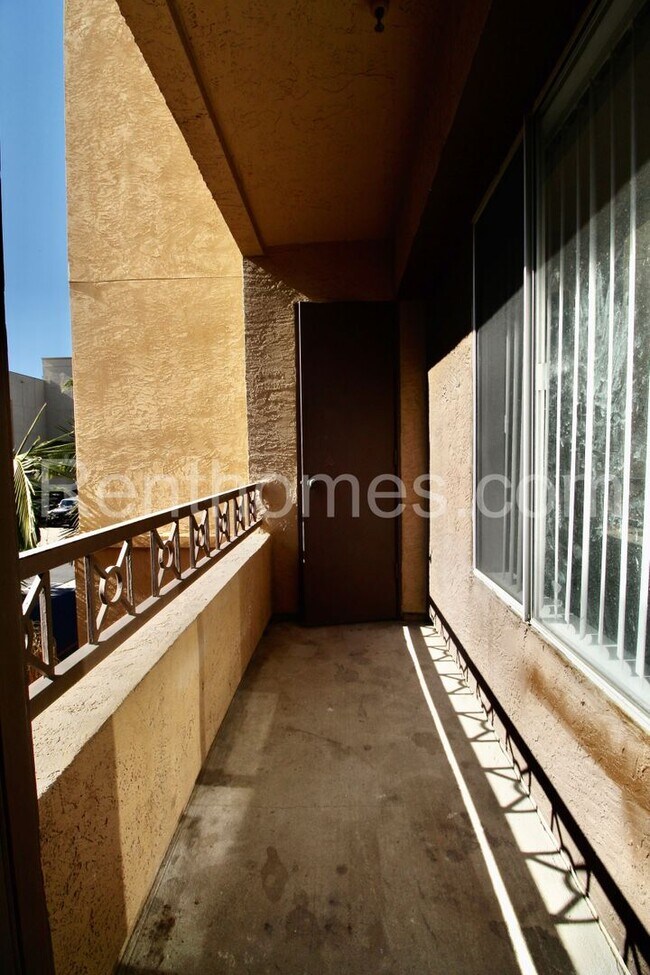 Foto del edificio - La Jolla/UTC, 3550-6225 Lebon Drive, Remod...