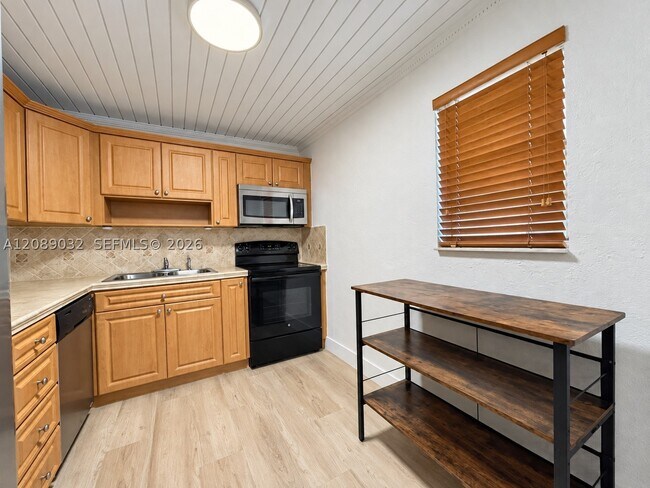 Building Photo - 14150 SW 84th St