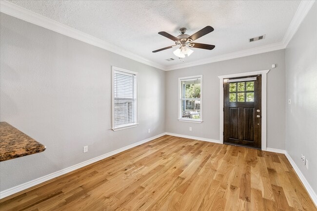 Building Photo - 738 E 28th St