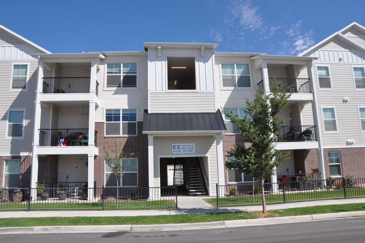 Foto principal - 3 bedroom, 2 bathroom house located in the...